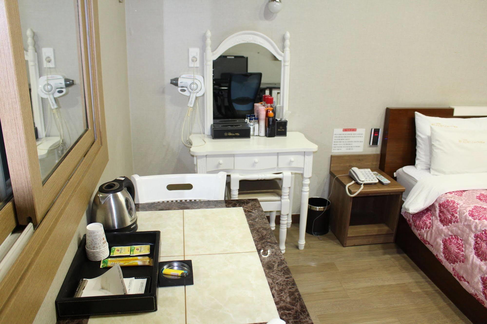 Tiffany Motel Mokpo Exterior foto